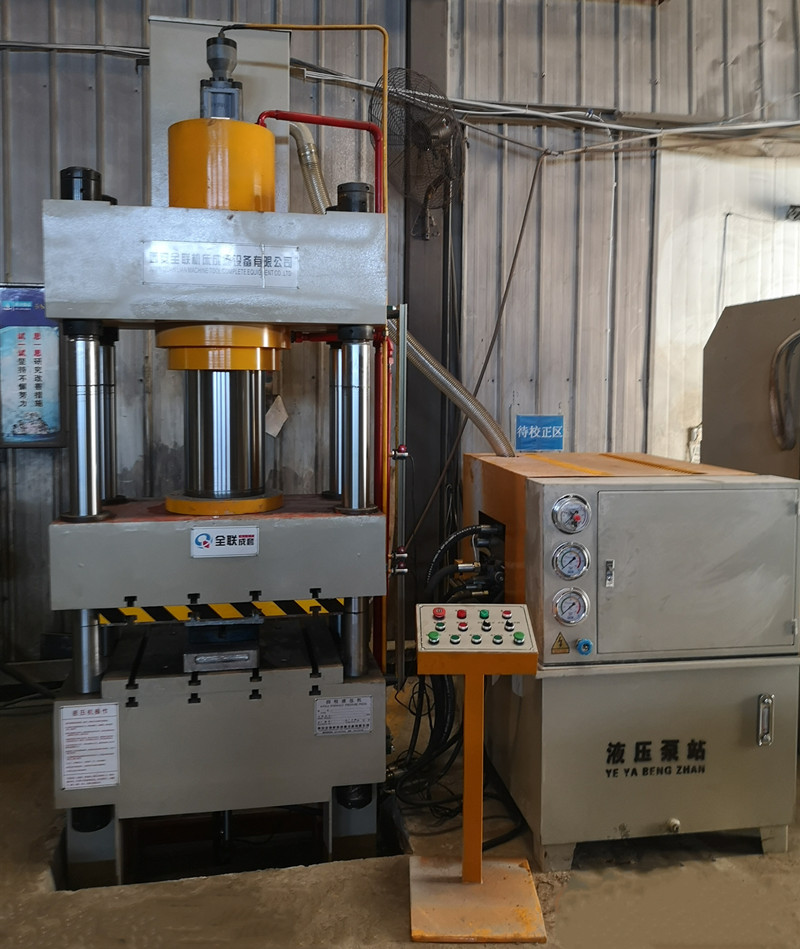 四(si)柱液壓機(ji)