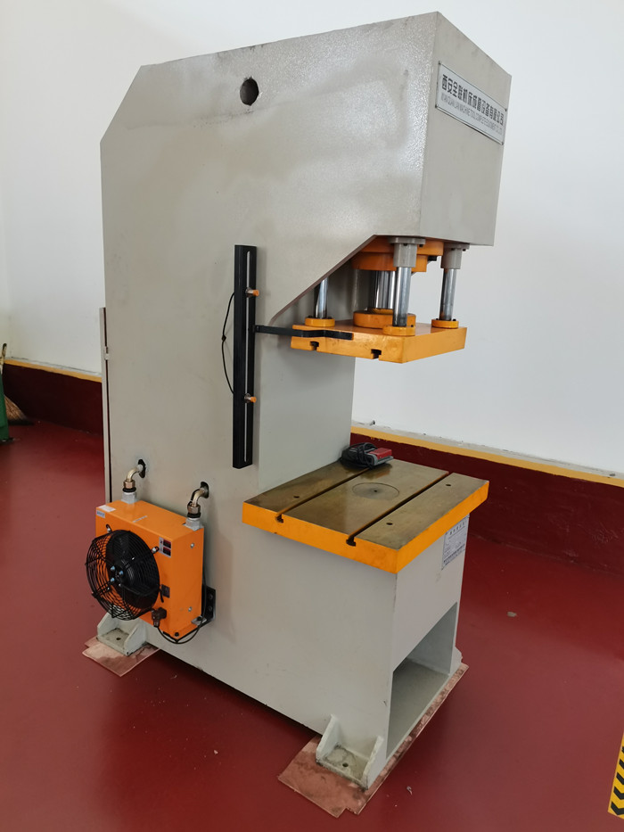 單(dan)柱液(ye)壓機(ji)