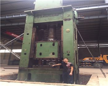 1600T壓力(li)機移(yi)機大(da)修改(gai)造