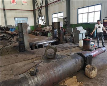 液壓(ya)三輥(gun)卷闆(pan)機大(da)修改(gai)造